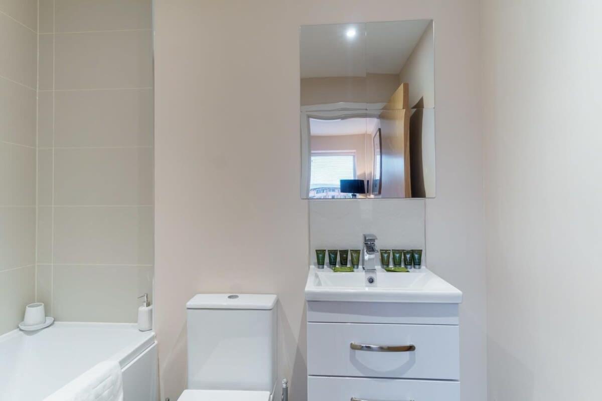 Fantastic 1 Bed Flat Manchester - Sleeps 3 Ngoại thất bức ảnh